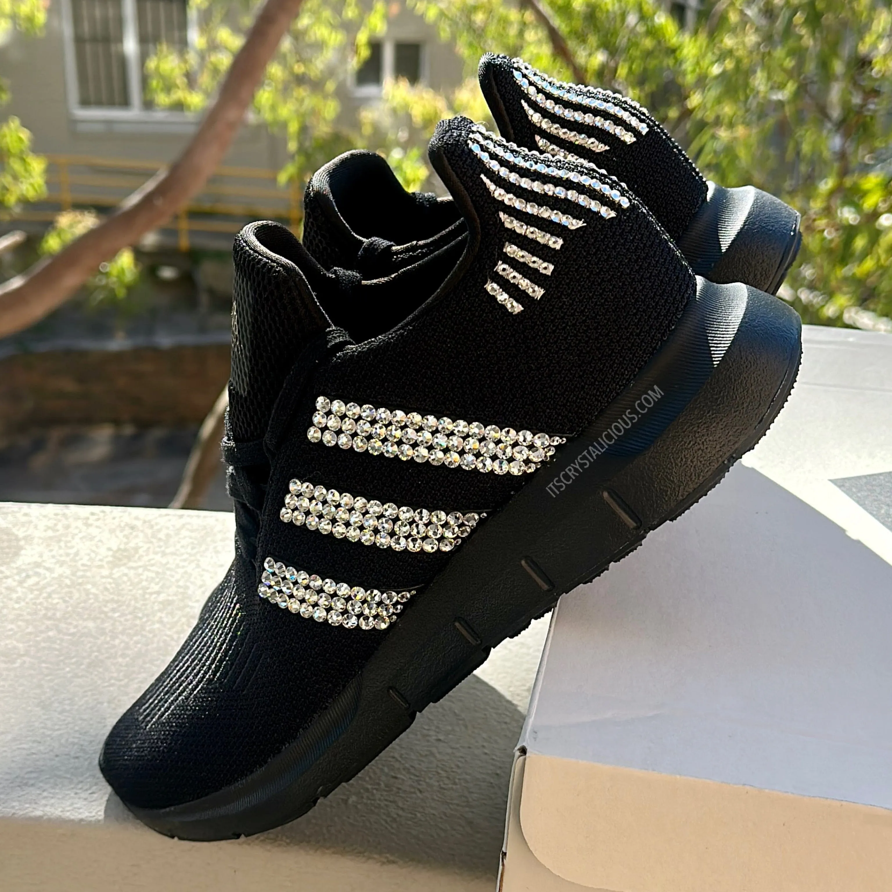 Adidas Swift Run 1.0 - Black/White/Crystal *