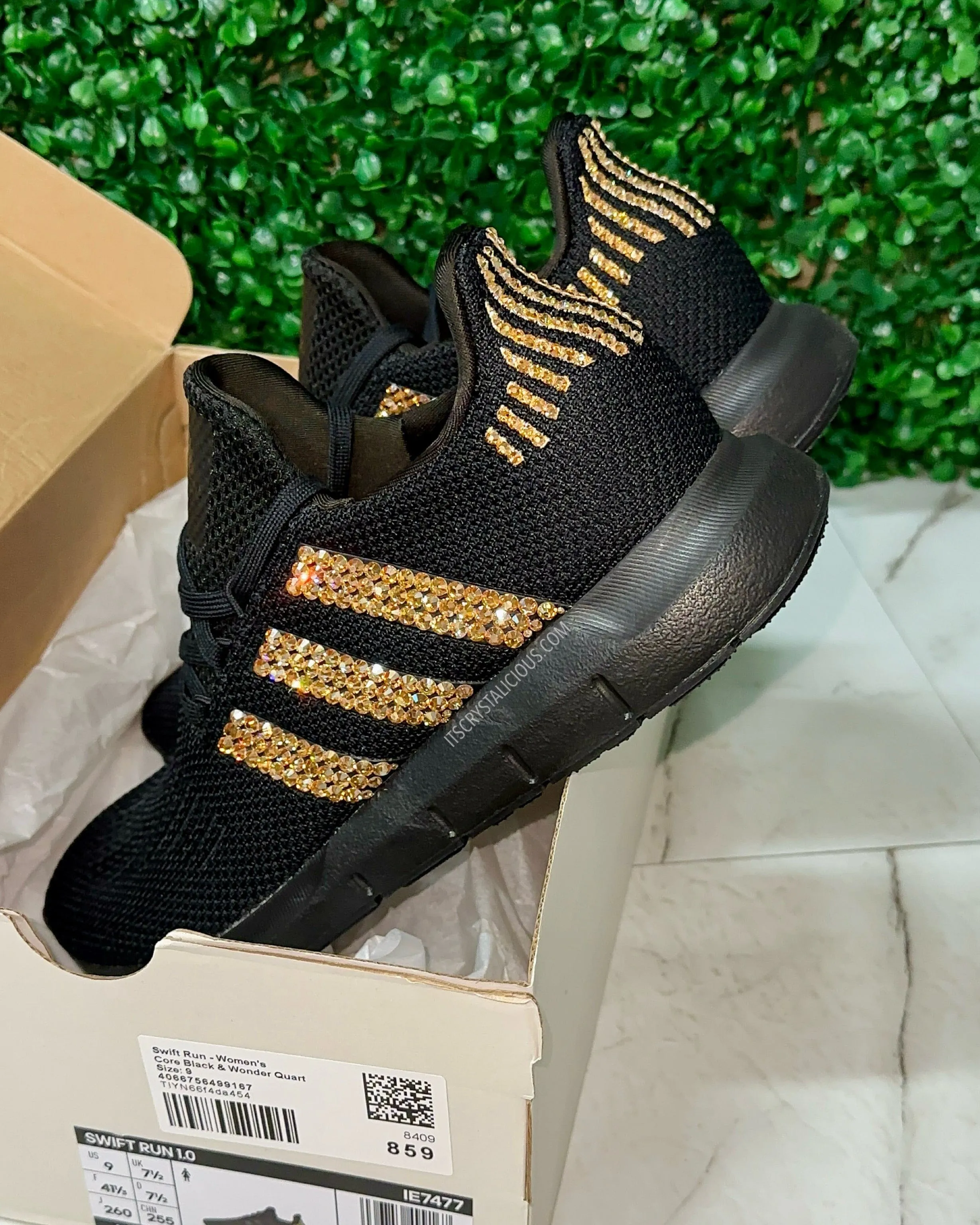 Adidas Swift Run 1.0 - Black/White/Golden Honey *