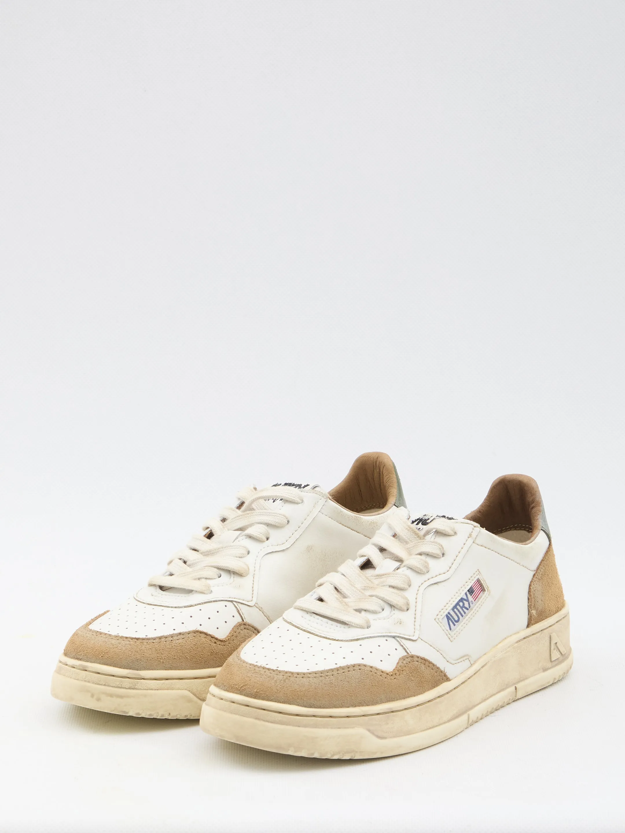 Autry Super Vintage Low Top Sneakers in White