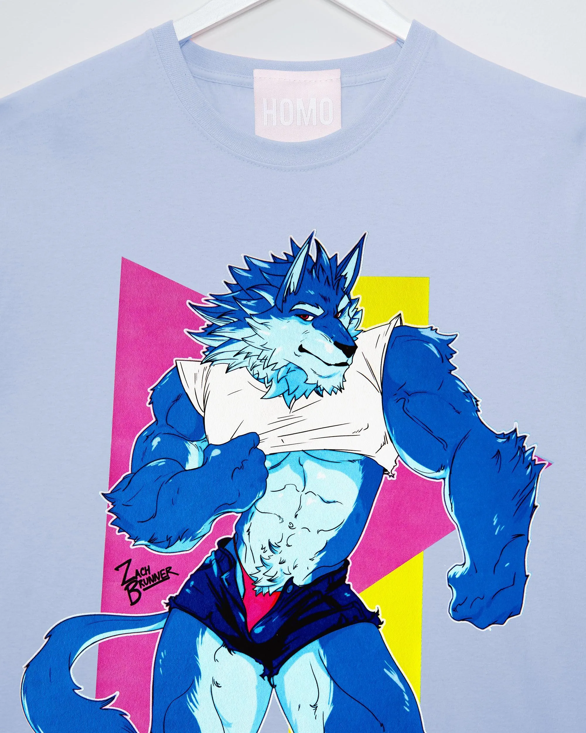 Magnus the wolf on blue - mens cropped tee / crop top