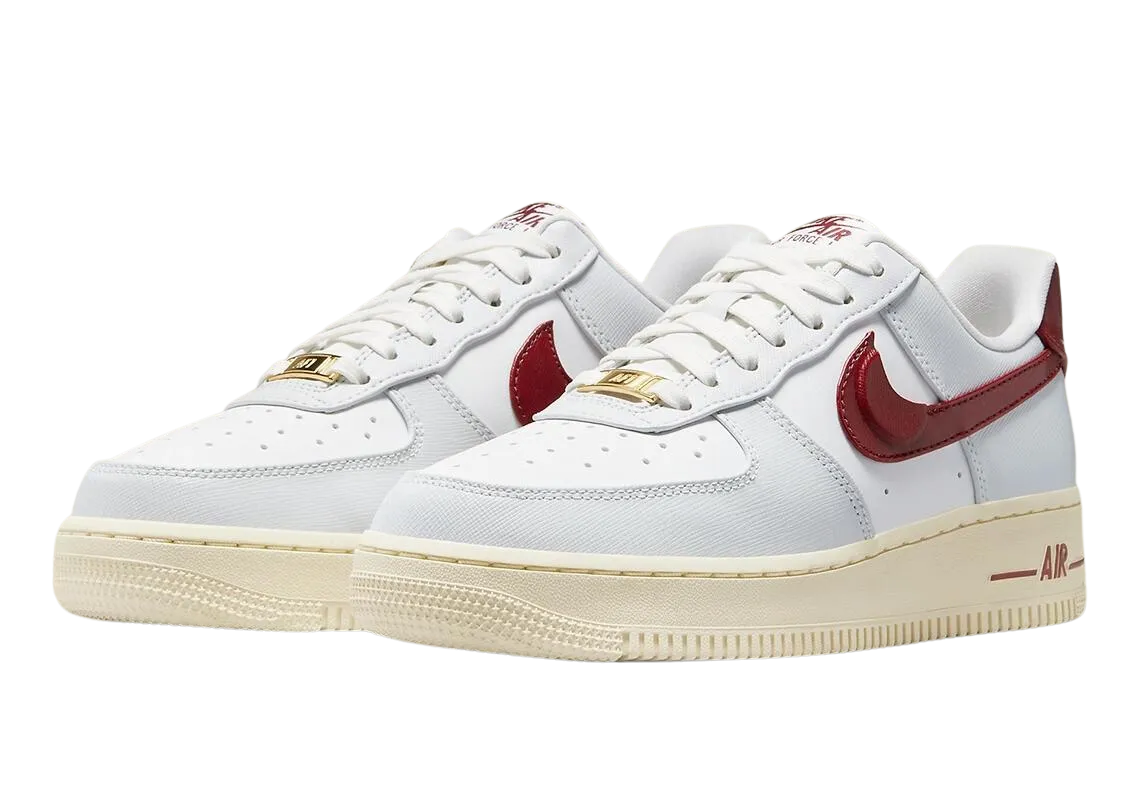 NIKE AIR FORCE 1 LOW 07 SE JUST DO IT PHOTON DUST TEAM RED (W)