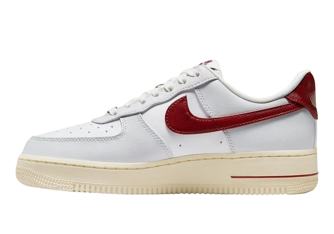 NIKE AIR FORCE 1 LOW 07 SE JUST DO IT PHOTON DUST TEAM RED (W)