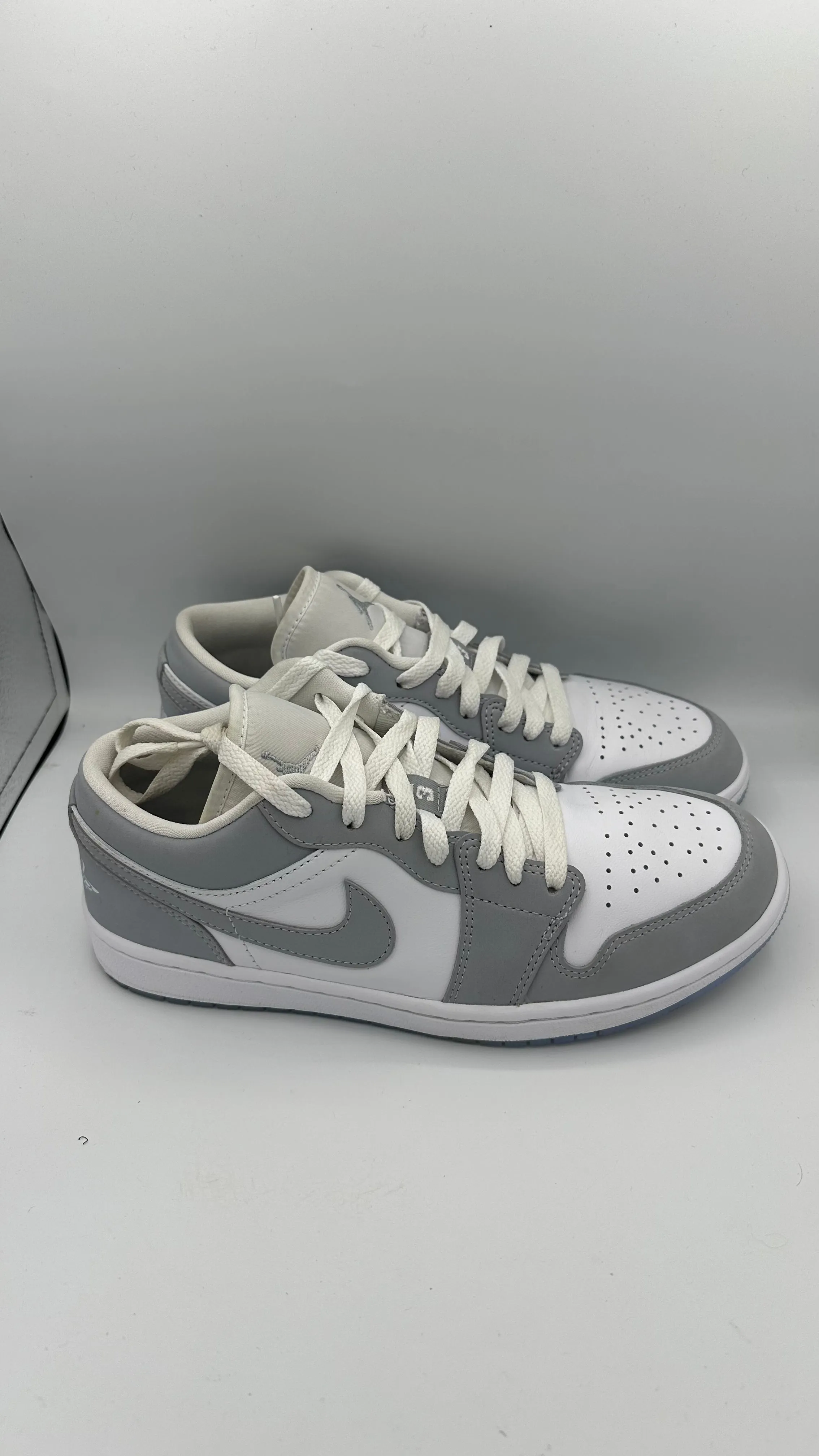 PRE LOVED - JORDAN 1 LOW WOLF GREY (WOMEN'S)